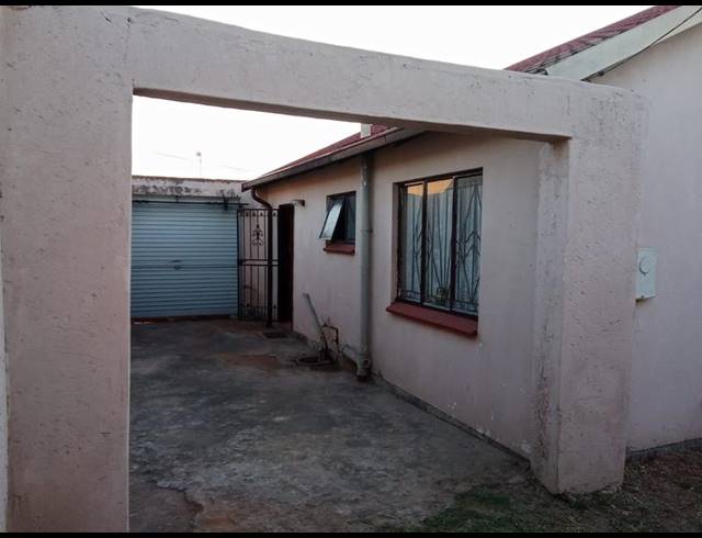 2 BEDROOM HOUSE FOR SALE IN HOSPITAL VIEW